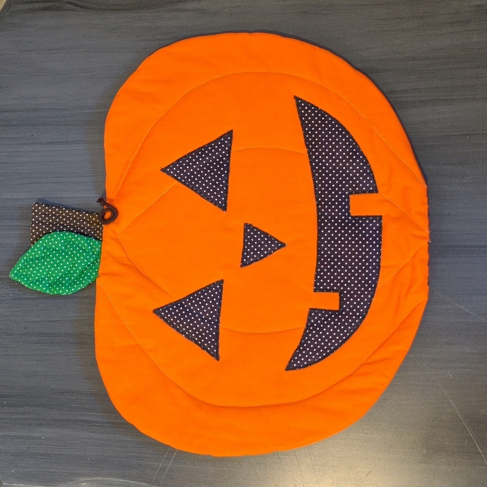 Vintage quilted Jack-o-lantern wall hanging